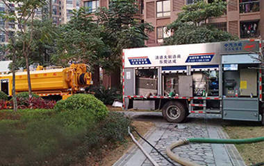 现如今罐体吸粪车与新型吸污净化车已经不能再相提并论